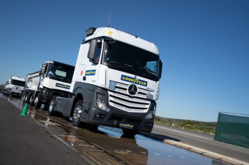 MTS proporciona el servicio de limpieza de vehículos en la presentación de Goodyear