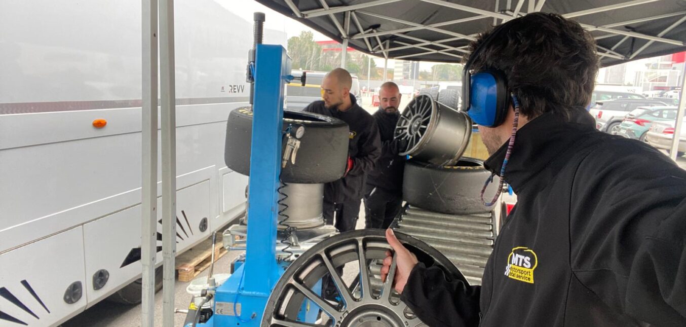 Paragraph 5 Renueva su Alianza con MTS en los Trackdays de 2025